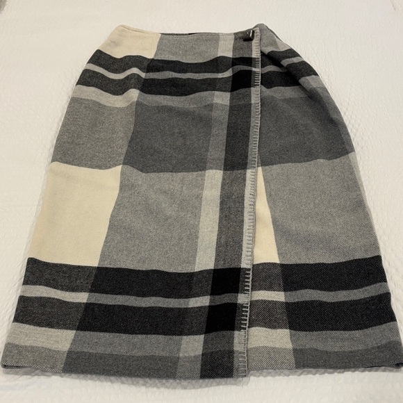 The Limited Dresses & Skirts - Elegant wool blend Gray Plaid Women's Skirt rap skirt made in Italy